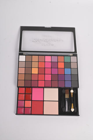 The Victors Makeup kit