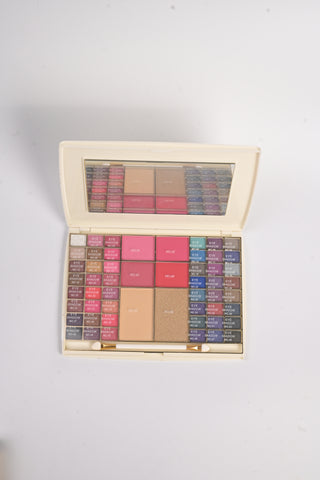 I Look Cool Anyway Makeup Kit